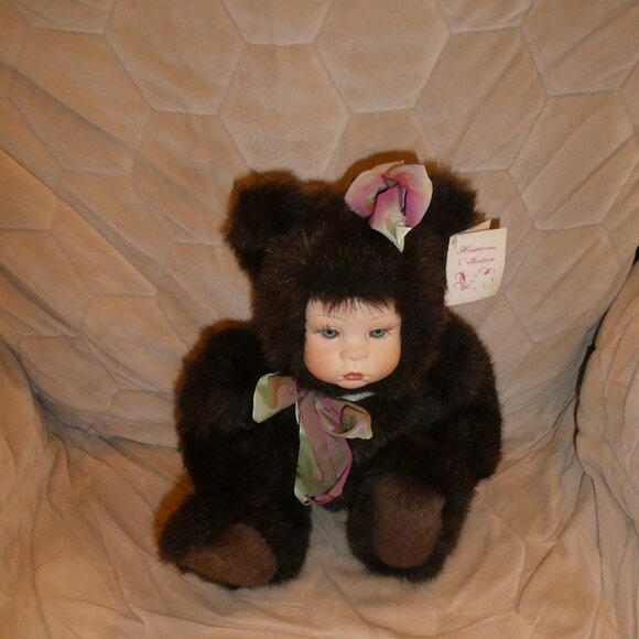 Vintage Porcelain Doll Face Musical Bear Heirloom Collections Signed 1996 - Picture 13 of 16